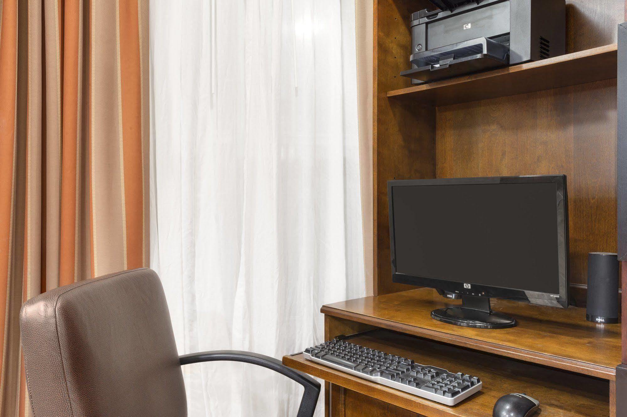 Country Inn & Suites By Radisson, Lubbock, Tx Екстер'єр фото